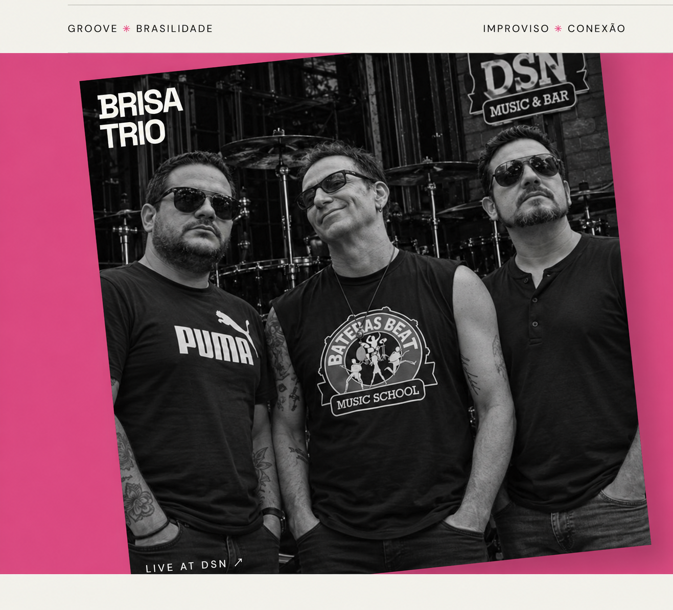 Capa quadrada e inclinada de Live at DSN, com os três integrantes do Brisa Trio e seus rostos inteiros
